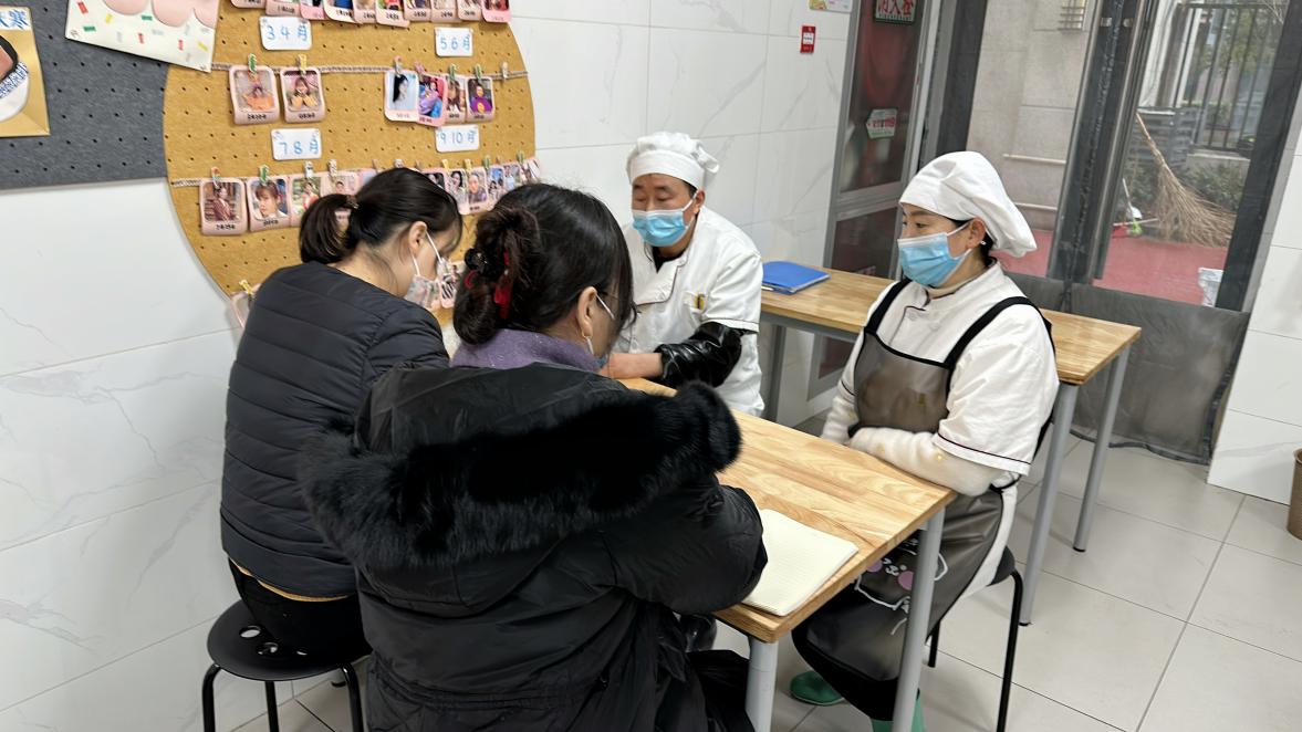 【新闻】教工总结大会_html_m42c287b3.jpg
