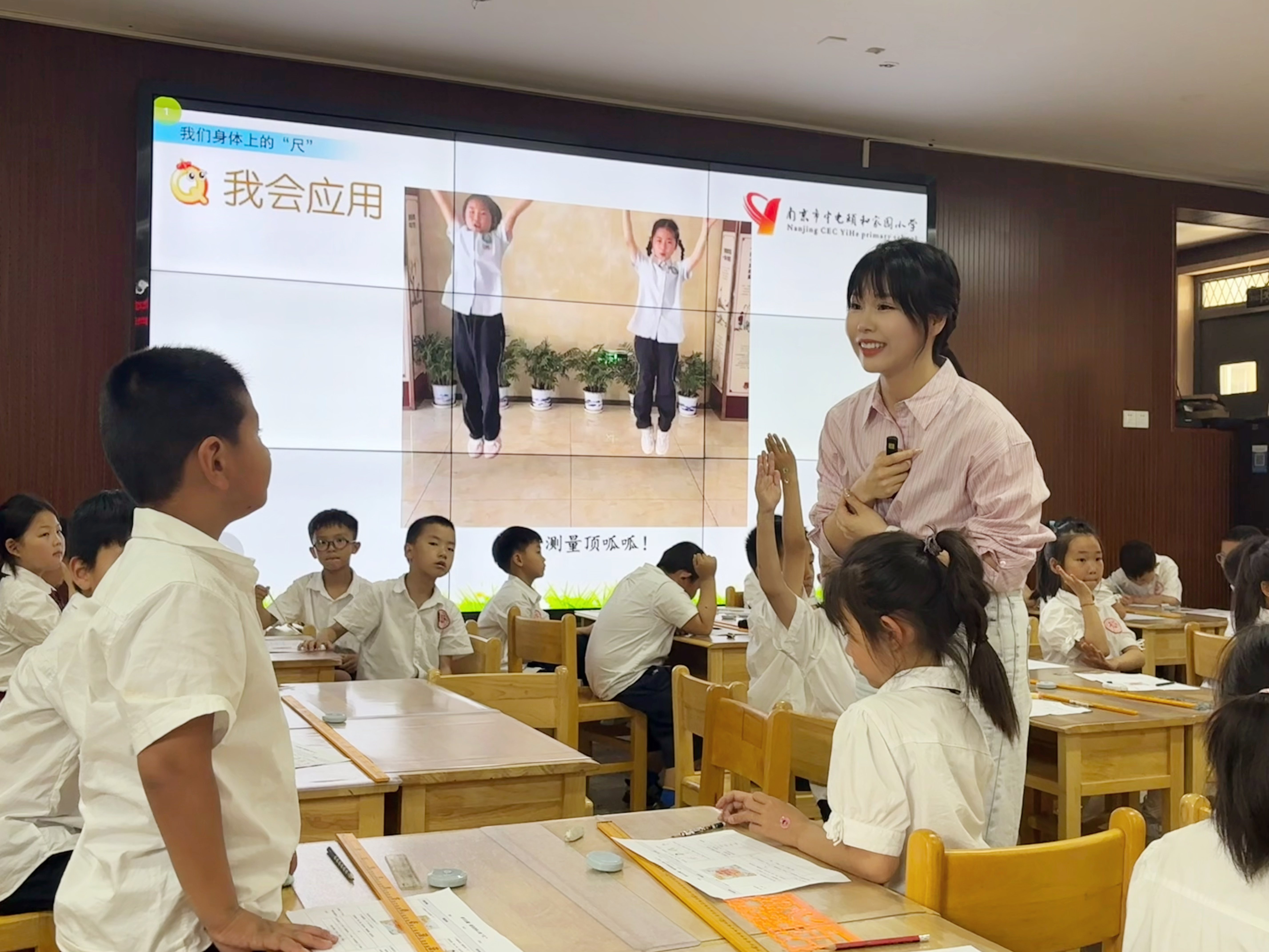 工作室送教活动新闻稿_html_1115241d.jpg