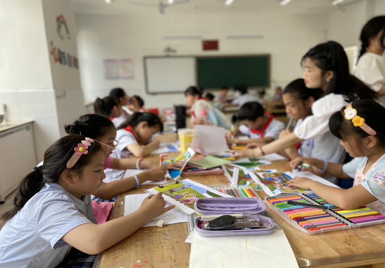 【正学丁三】丹青展风采 挥毫向未来(2)_html_m241409e9.jpg