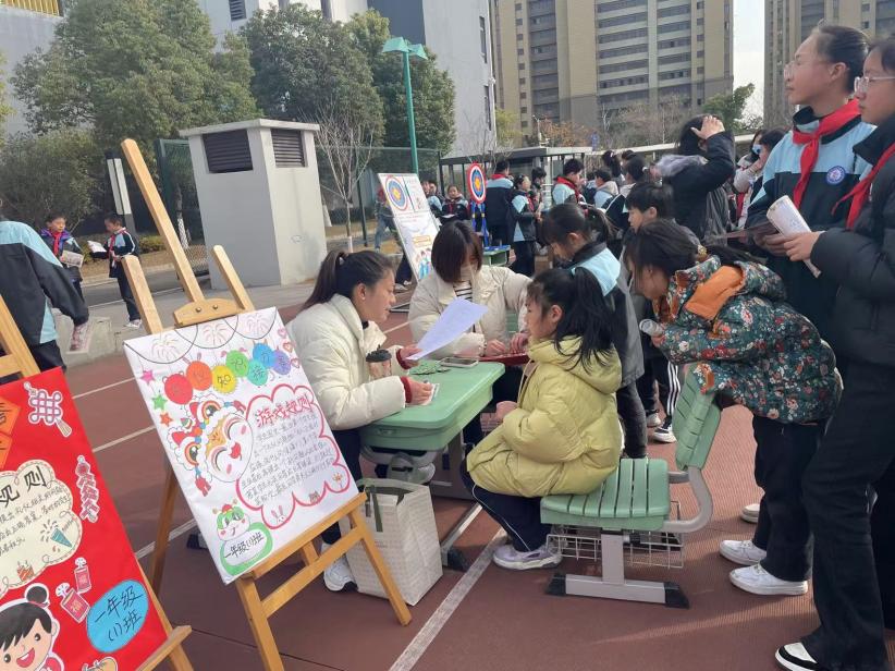 满媛 游园会 报道(1)_html_35073db5.jpg