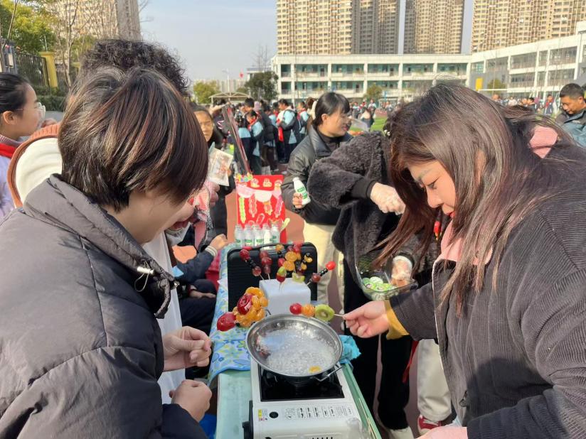 满媛 游园会 报道(1)_html_2512586c.jpg