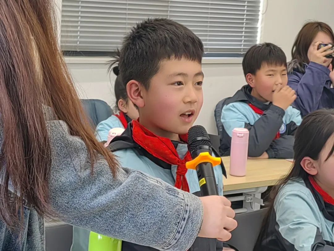 【正学丁三·德育】解锁新体验，探秘栖霞区融媒体中心_html_m29239655.jpg