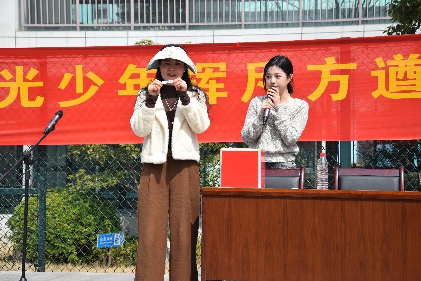 【正学丁三】“竞技绿茵，闪亮人生”——南京市丁家庄第三小学第三届校园足球春季联赛开幕式活动侧记_html_7cfe240a.jpg