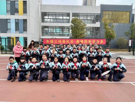 2.13新学期开学典礼活动侧记_html_m65c6441.jpg