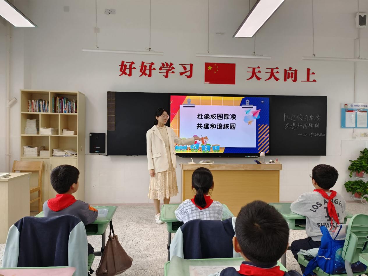 10.21【正学丁三】拒绝校园欺凌 共建和谐校园 ——“防止校园欺凌”心理健康活动课班会_html_m7c206ca1.jpg