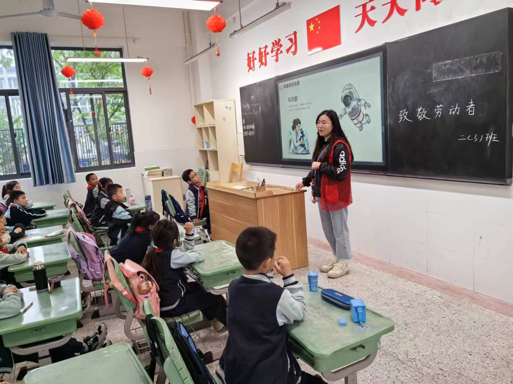 【正学丁三●德育】“立德树人，劳动为先”南京市丁家庄第三小学劳动节主题班会活动侧记_html_md121e8d.jpg