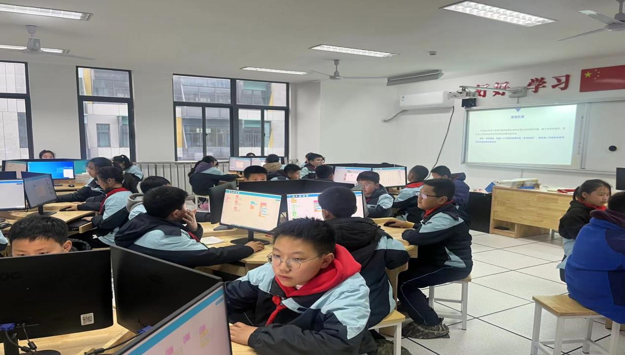 多彩社团 助力成长--南京市丁家庄第三小学社团活动侧记_html_m2a26e80d.jpg