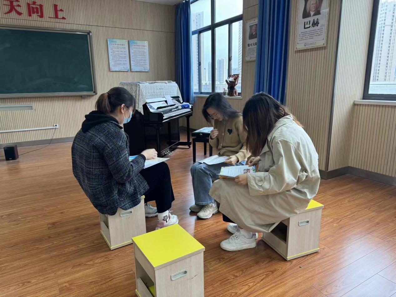 【正学丁三·教学】有效备课 高效教学——南京市丁家庄第三小学综合组集体备课_html_ba2f3d7.jpg