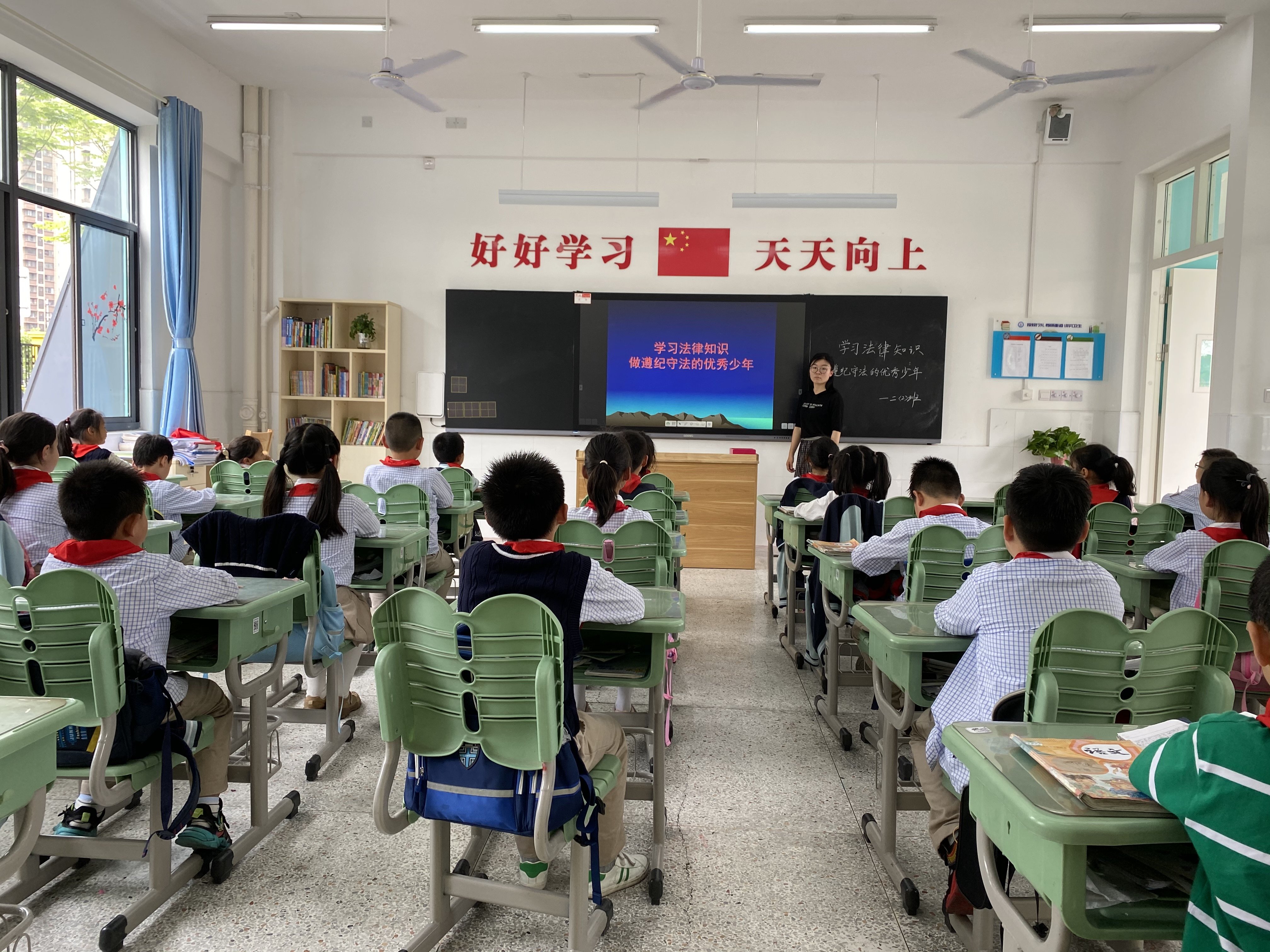 法在心中，照亮明天_html_276e0b95.jpg