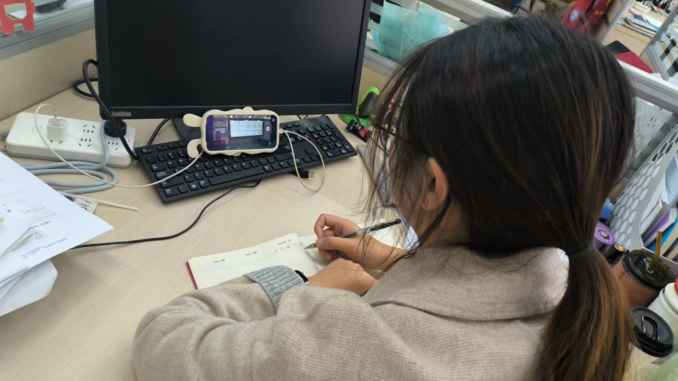 聚焦主题意义提升素养  单元整体教学助力成长  英语组报道_html_21401acd.jpg
