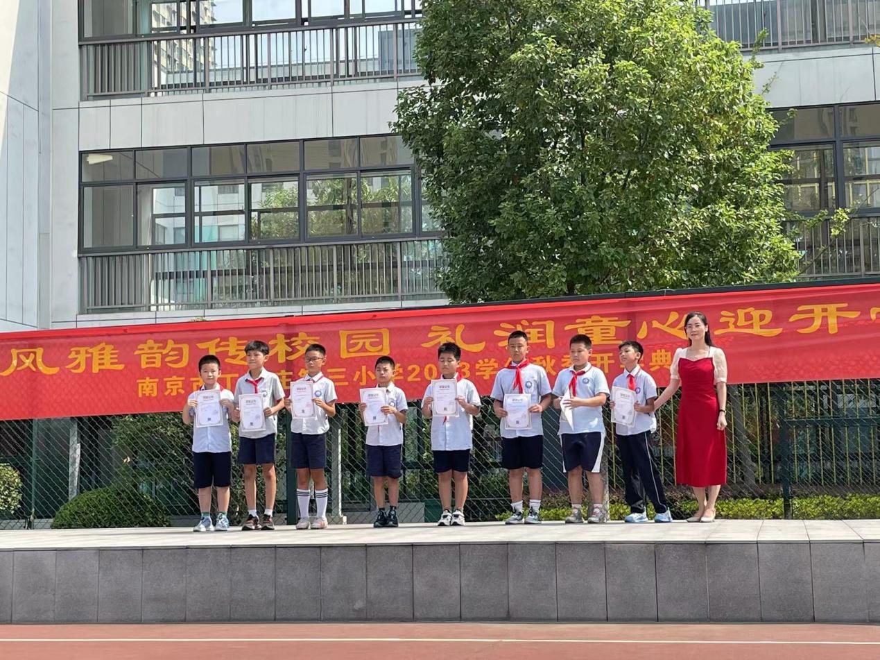 第二周升旗仪式报道稿_html_m5fa685b6.jpg
