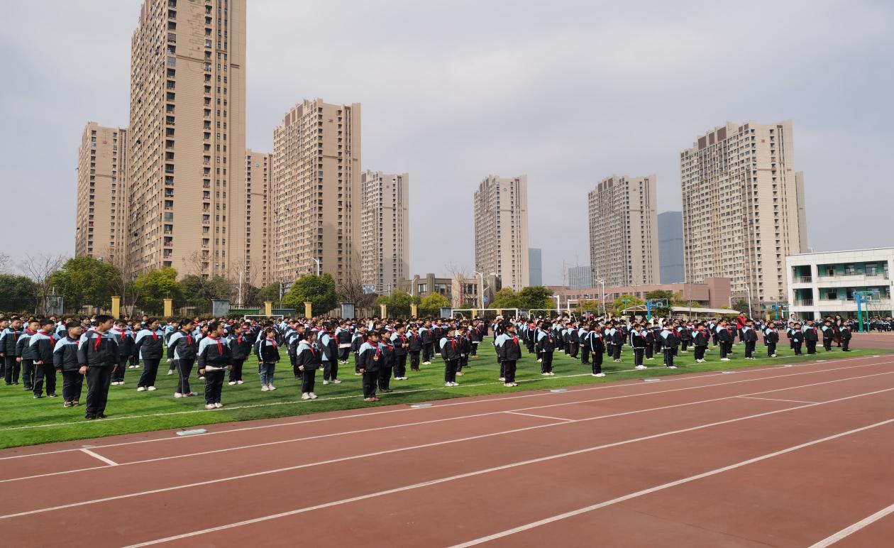 【正学丁三·德育】“植”此青绿，拥抱春天———丁家庄第三小学第五周植树节主题升旗仪式_html_5ff34fd6.jpg