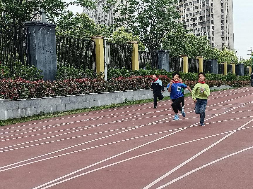 （射苑）快乐运动强体魄，童心绽放展风采_html_mf461c27.jpg