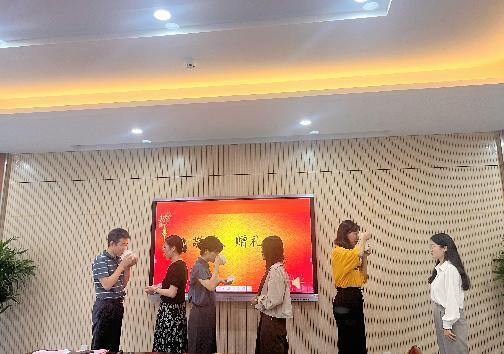【正学丁三】青蓝结对 薪火相传——南京市丁家庄第三小学师徒结对活动侧记(3)(1)_html_m6a64c345.jpg