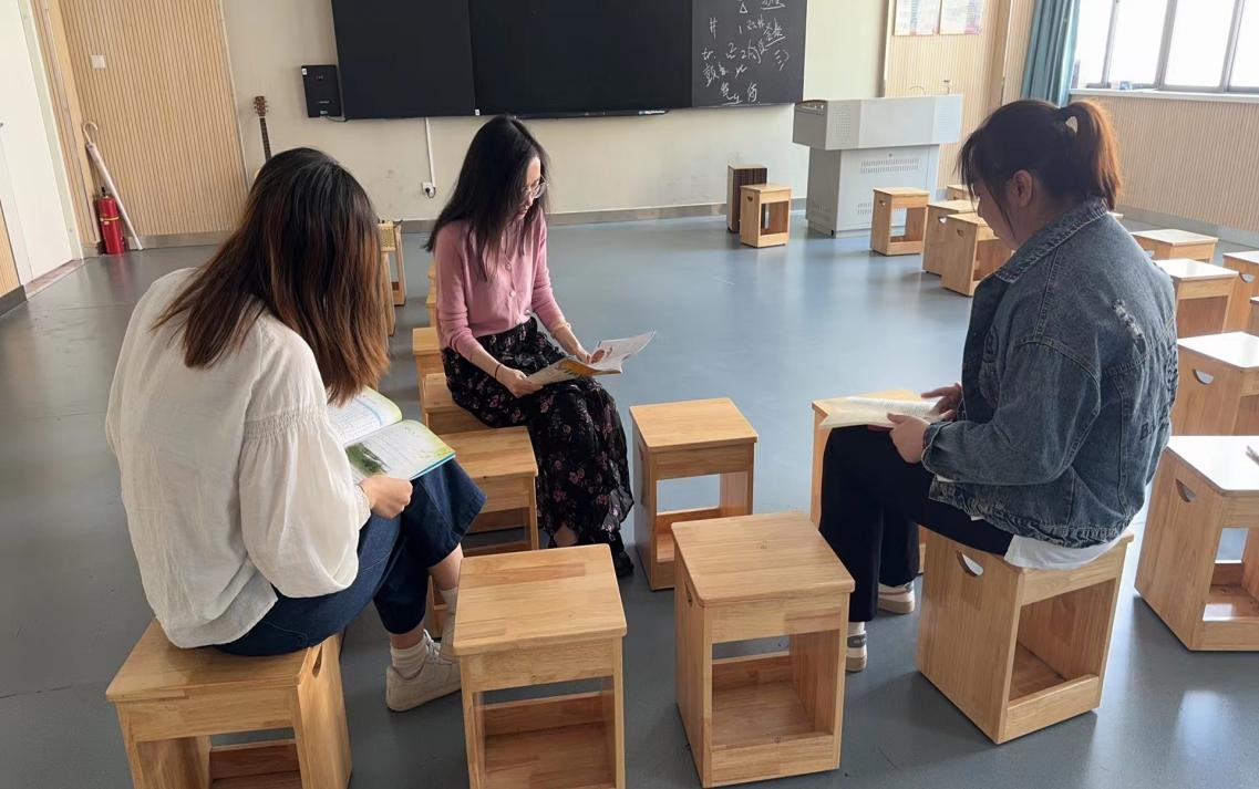 【正学丁三&middot;教学】“集”众之智，“备”显素养—南京市丁家庄第三小学综合组集体备课侧记_html_m139682ff.jpg