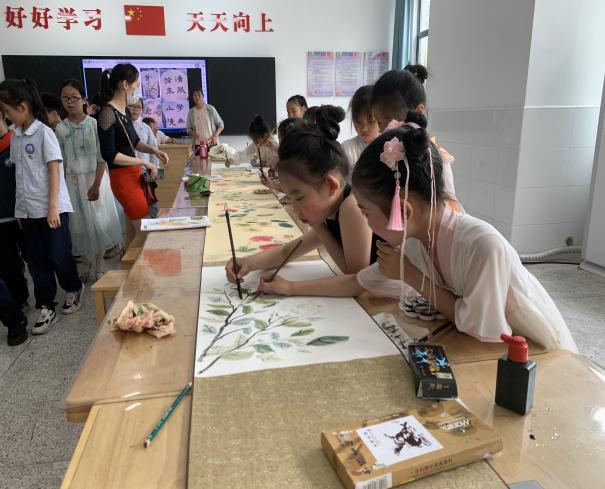 【正学丁三·教学】“妙笔生花润童心 翰墨留香庆六一”_html_m324687b2.jpg