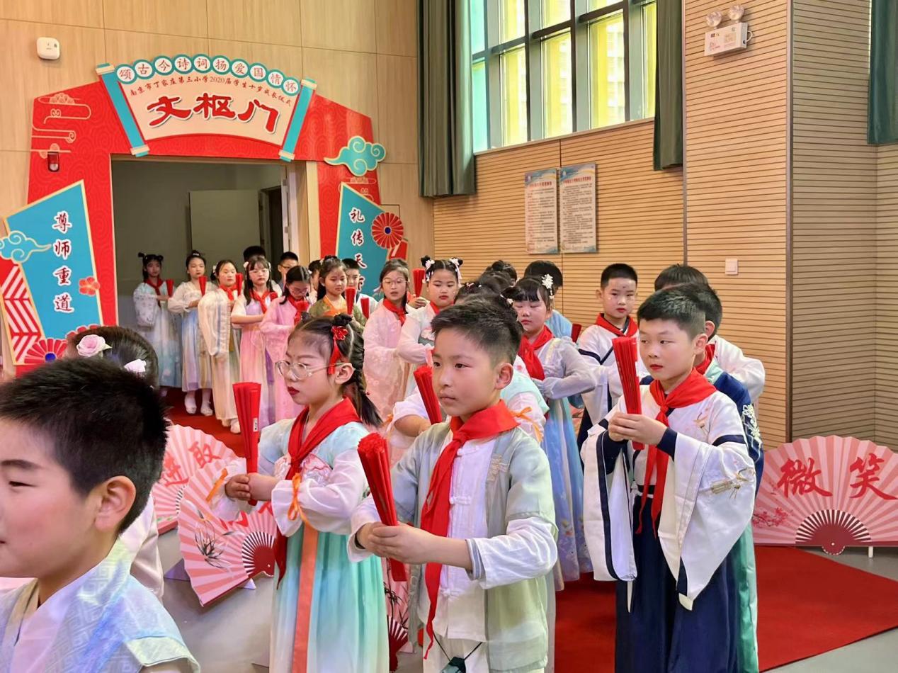 正学丁三•德育】颂千古诗词 扬爱国情怀(1)_html_m46c106f2.jpg