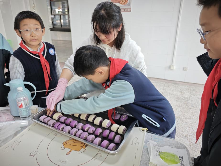 【正学丁三·德育】“蒸”·善·美——南京市丁家庄第三小学第十三期“家长进课堂”活动_html_m747b997.jpg