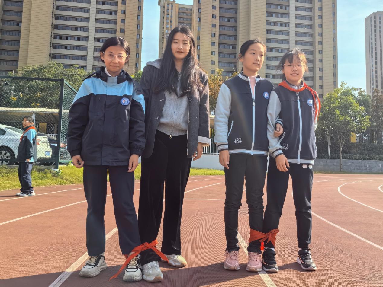 全员关爱导师制11月活动侧记(1)_html_63b0859a.jpg