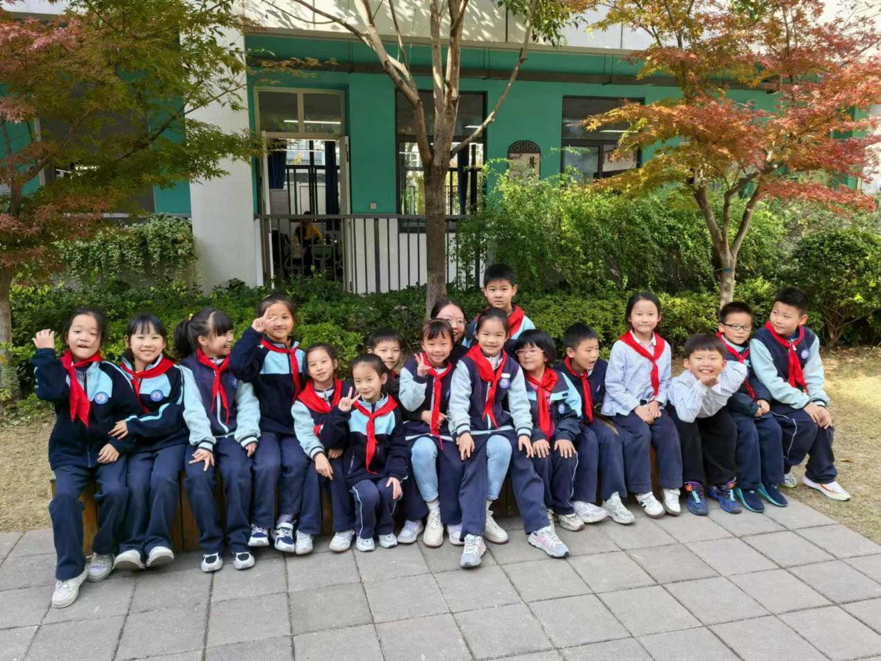 全员关爱导师制11月活动侧记(1)_html_5e24a29a.jpg
