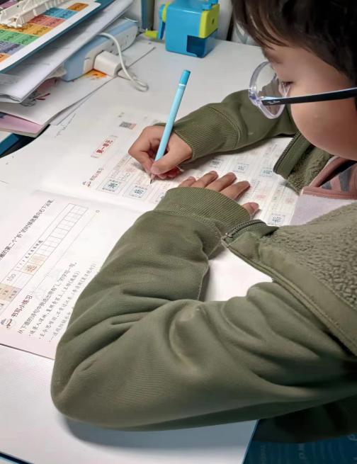正学丁三】缤纷假日，快乐出发_html_m13f7f244.jpg