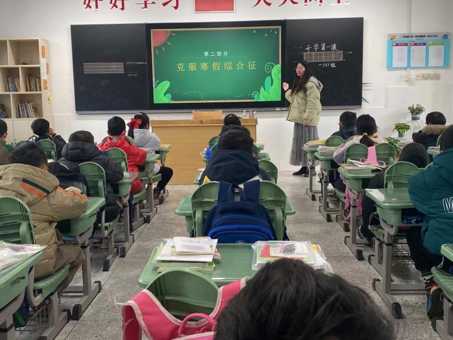 满媛2.6开学典礼报道稿(1)_html_m368f172c.jpg