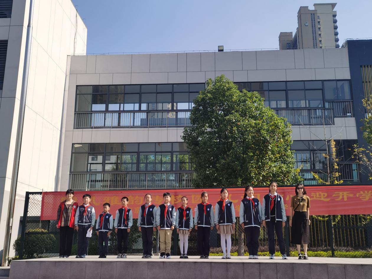 【正学丁三·德育】孝暖金秋，爱在重阳——南京市丁家庄第三小学第八周重阳节主题升旗仪式_html_m1afa3d70.jpg