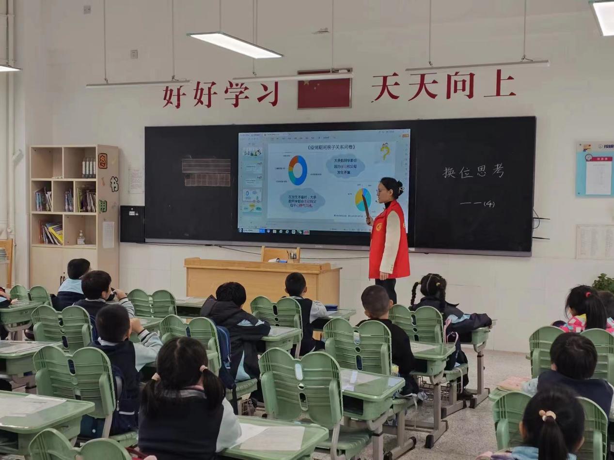 换位思考报道稿(3)_html_65de38a1.jpg