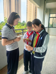 【正学丁三】暖心相伴，导师同行——丁家庄第三小学开展“成长盲盒&期末能量站”全员导师活动(1)_html_3a457eef.png