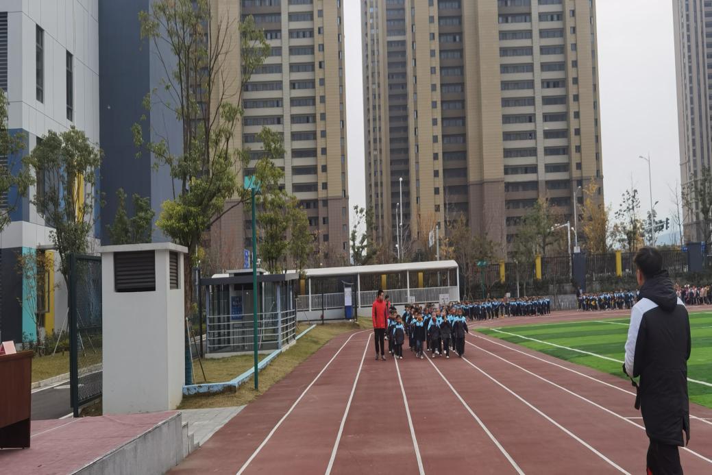 【正学丁三】运动点燃热情 校园别样风采_html_9f27964.jpg