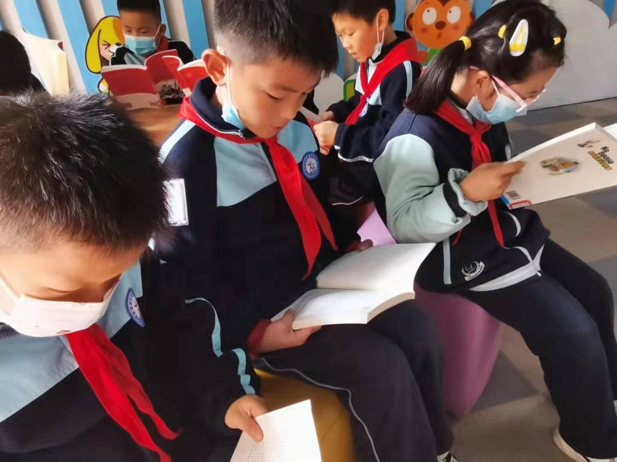 阅读红色经典 传承红色基因_html_m63a9930c.jpg