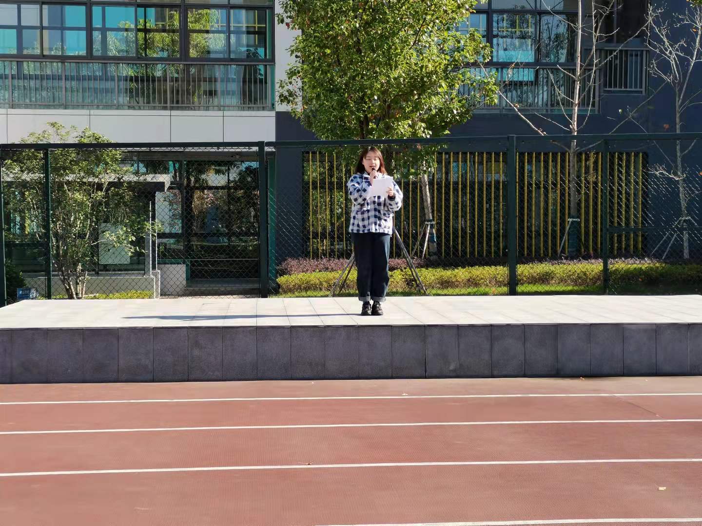 文明就餐升旗报道_html_m64eda378.jpg