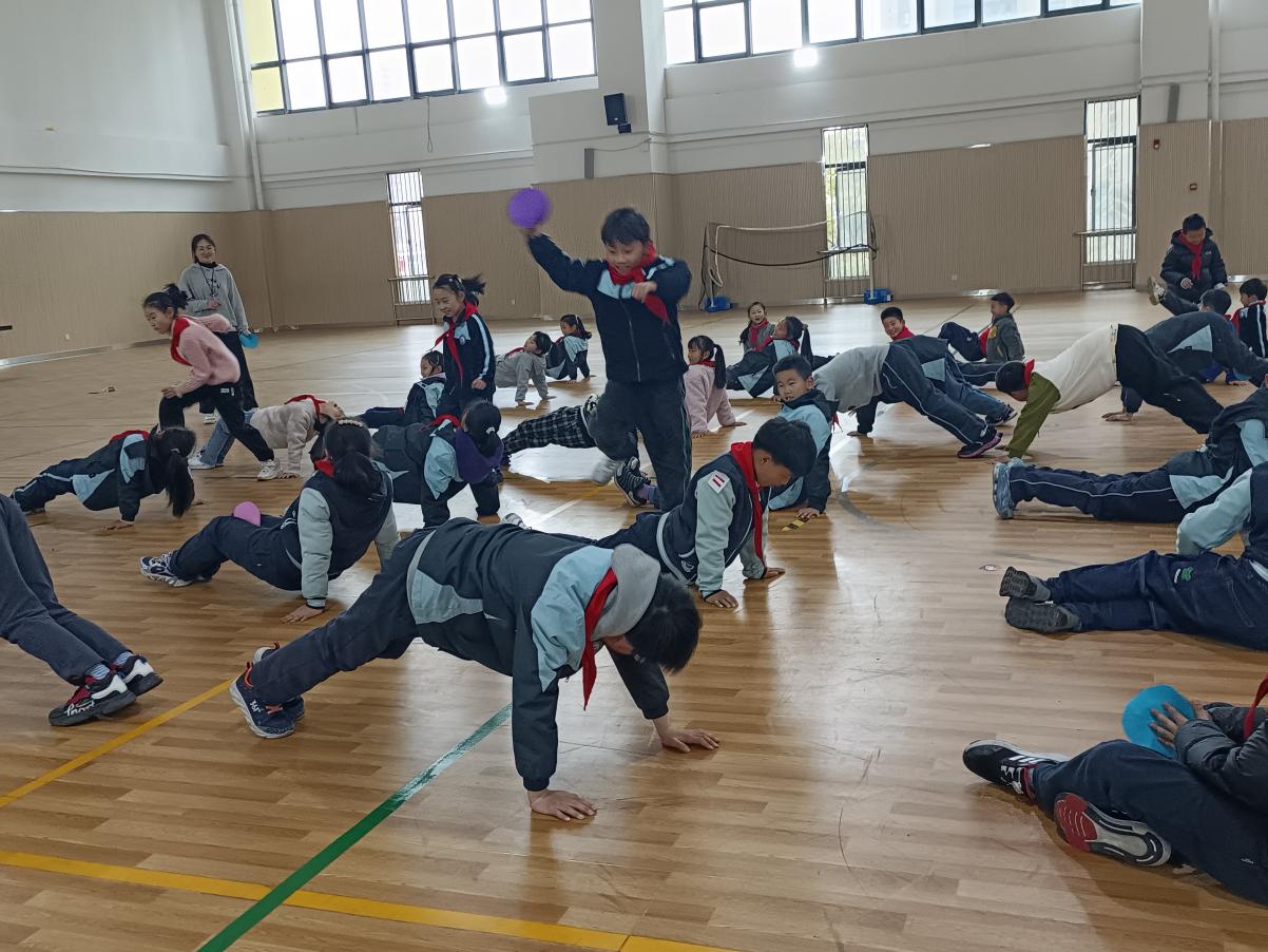 体育组赛课_html_32be0890.jpg