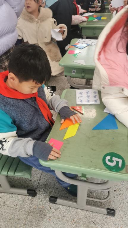 慧玩数学 趣创未来 报道_html_m6d147682.jpg