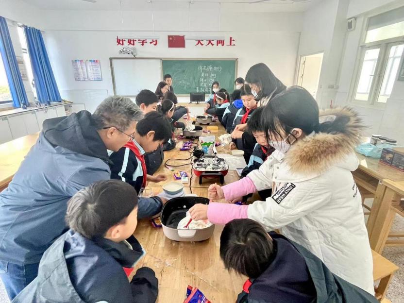 【正学丁三·德育】礼仪实践课堂之雪花酥制作活动_html_43c3257d.jpg