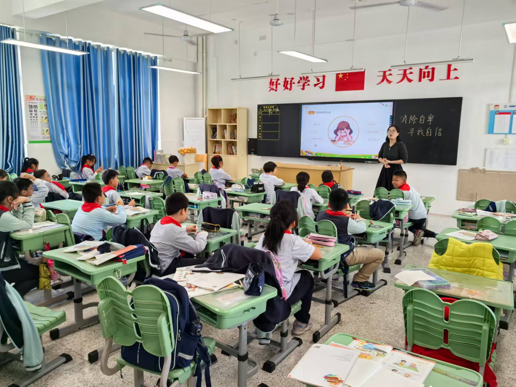 萌动心灵，拥抱自信——南京市丁家庄第三小学心理活动课侧记_html_m4c386964.jpg