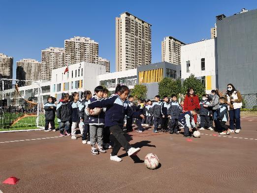 足球嘉年华报道_html_m399015e1.jpg