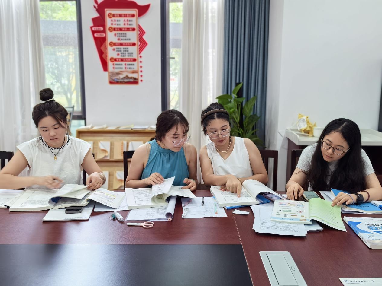 8.30数学组第一次集体备课活动侧记_html_m136b6a74.jpg