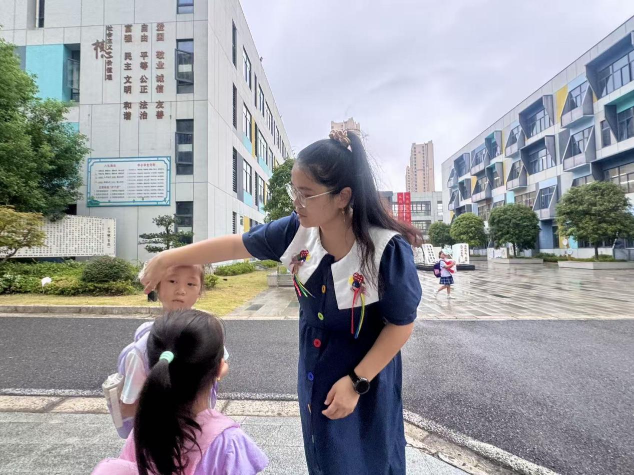 9.1满媛 开学典礼报道_html_m27fd77b9.jpg