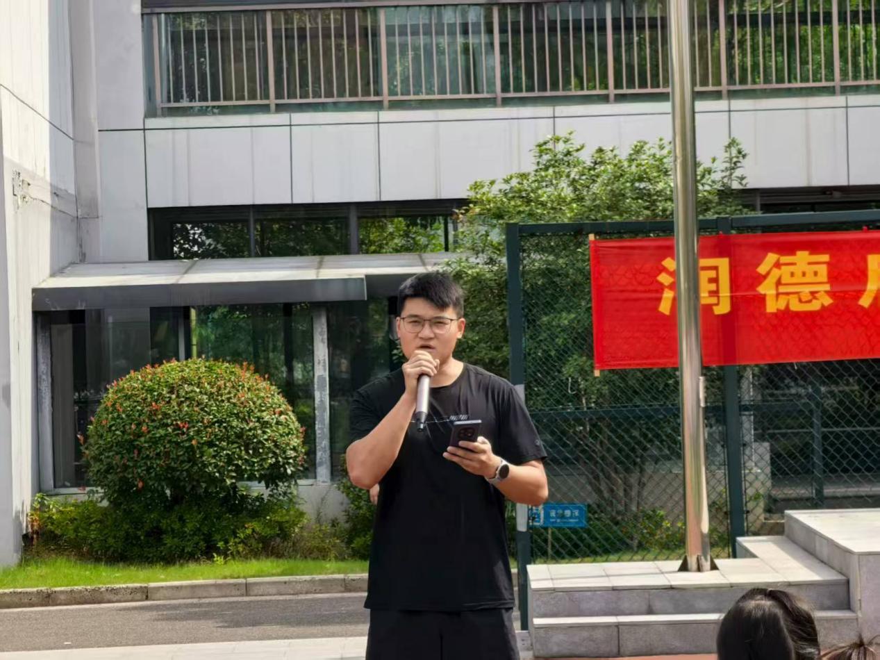 【正学丁三·后勤】安全逃生疏散演练，筑牢校园安全防线_html_78cfb4d0.jpg