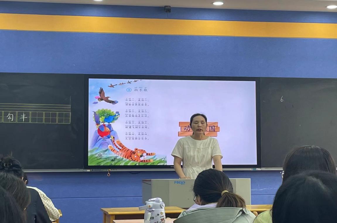 副本【正学丁三】教研促成长 谱写新篇章——丁家庄第三小学语文组校本研修活动侧记_html_m13cee171.jpg