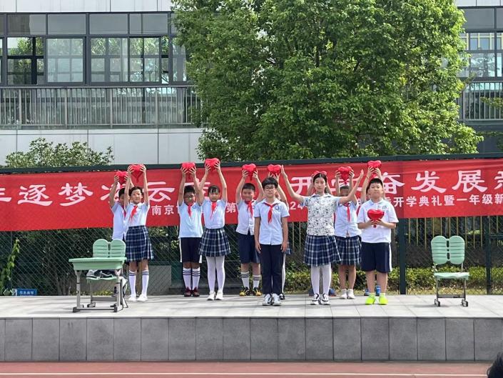 满媛 第二周升旗仪式_html_m29181459.jpg