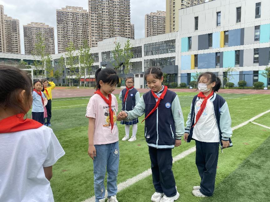 【正学丁三】微笑暖心灵，关爱满校园--南京市丁家庄第三小学心理健康周(1)_html_1e9b8ae4.jpg