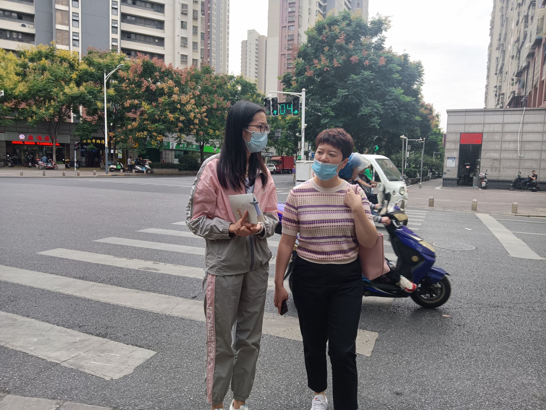 （生命迈幼.安全第一）迎联合检查 促安全防范 ——记迈幼一园迎栖霞区校园安全联合检查(1)_html_m391c3e6f.jpg