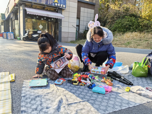 （修改）爱心义卖报道——褚姗姗_html_3c195edb.png