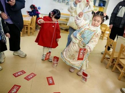 （修改）“元”启新程，“绘”聚书香新闻稿_html_6221c847.jpg