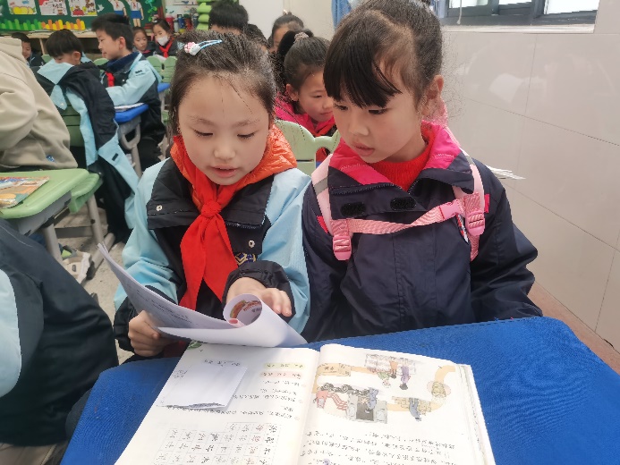 3.14大班组第一次参观小学报道_html_10ad5e67.jpg