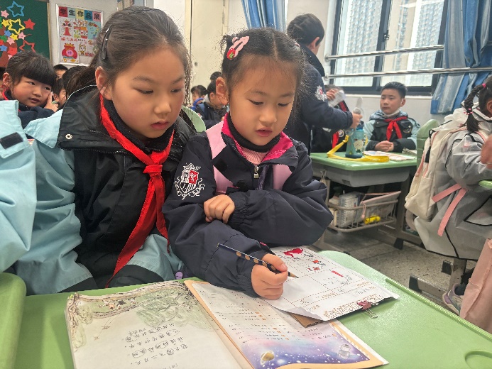 3.14大班组第一次参观小学报道_html_m6ab17f4.jpg