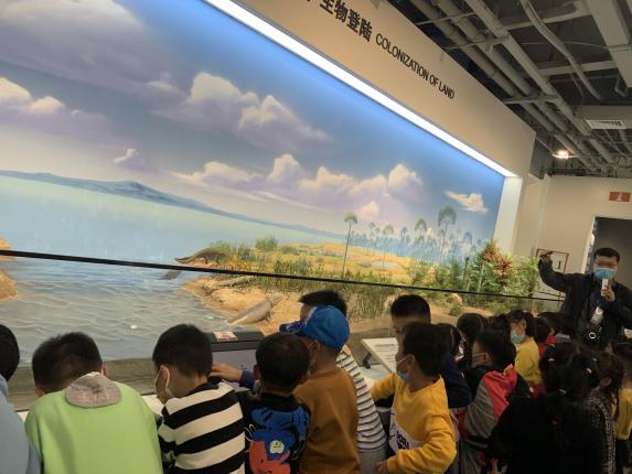 2021.4.19 左琳琳 走进南京古生物博物馆_html_m590a1c33.jpg