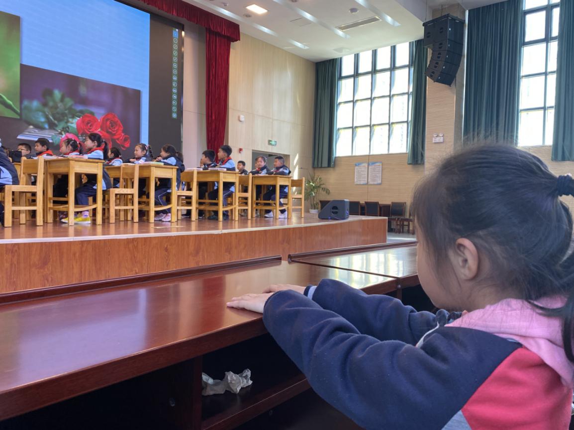 参观小学新闻稿(1)_html_m3de126cd.jpg